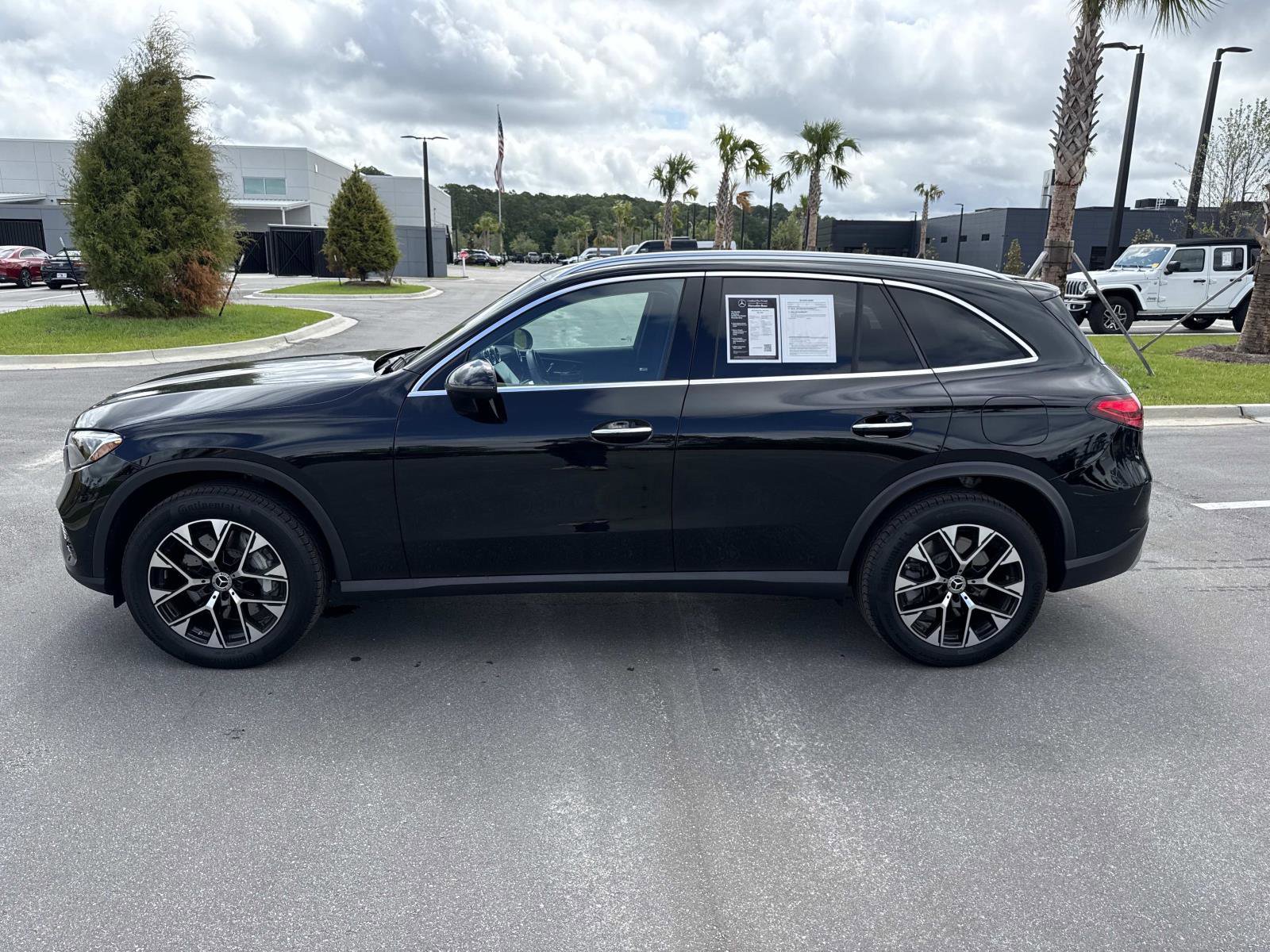 Used 2025 Mercedes-Benz GLC 350e 4MATIC image 6