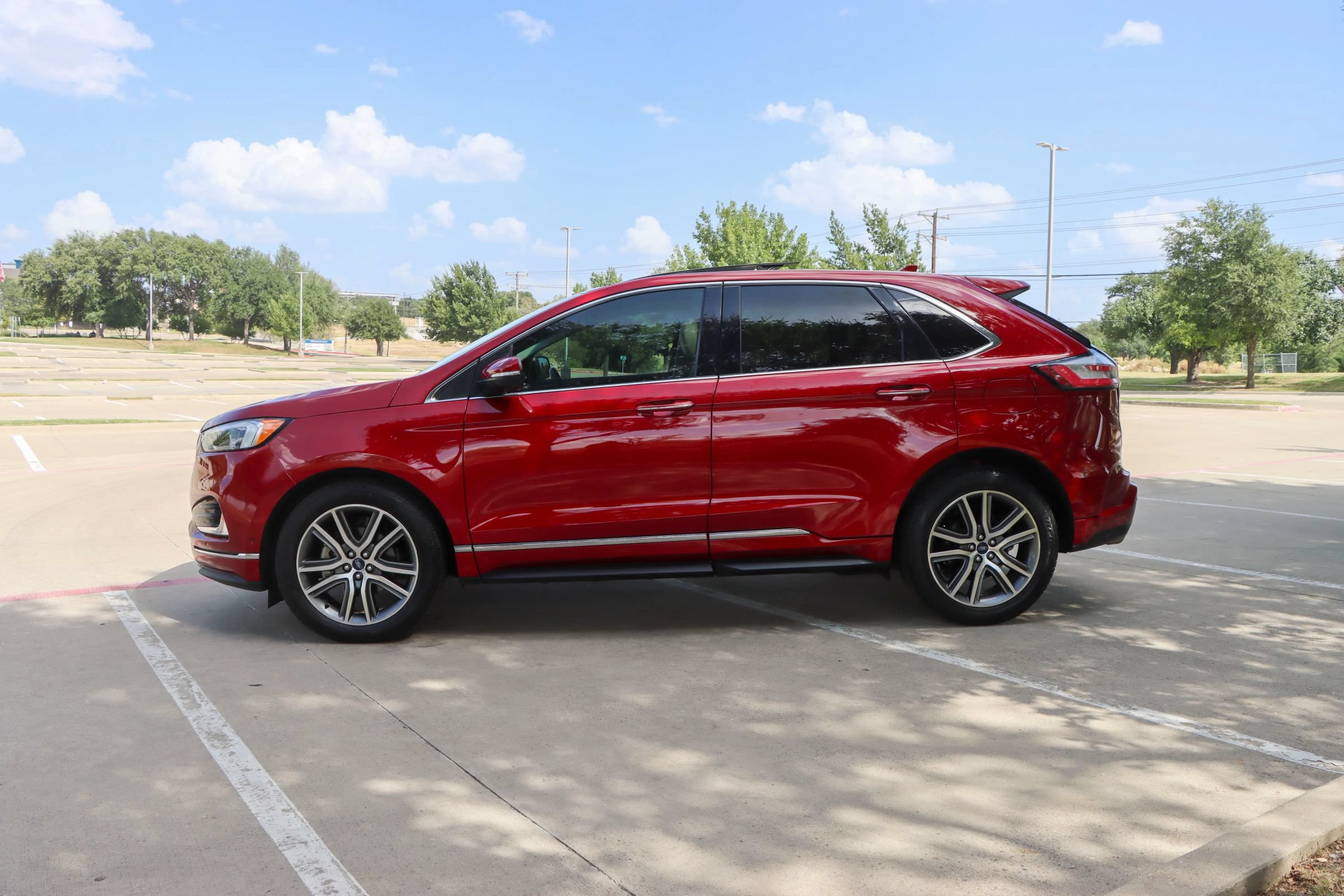 Used 2019 Ford Edge Titanium w/ Equipment Group 301A FWD image 4