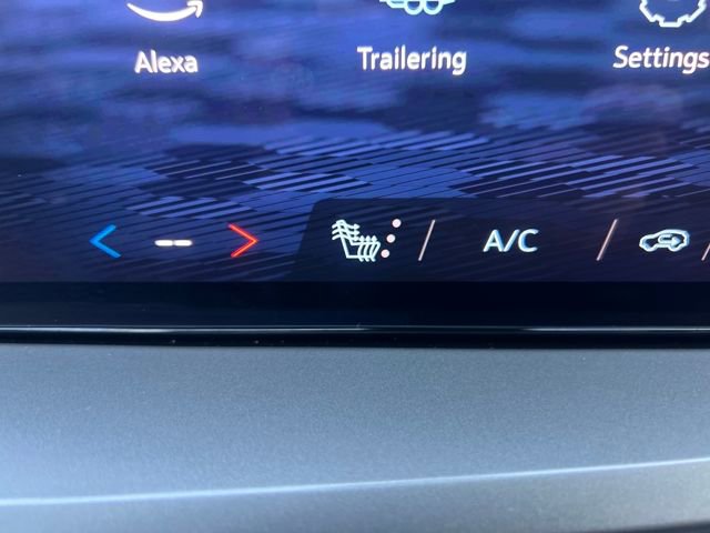 Certified 2025 Chevrolet Traverse LT image 27