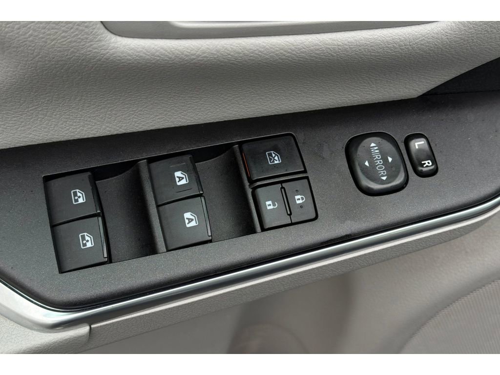 Used 2017 Toyota Camry LE FWD image 12