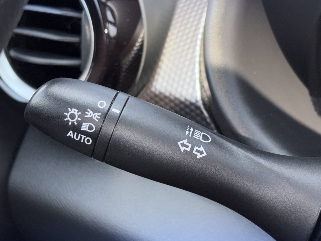 Used 2020 Nissan Kicks SV FWD image 9