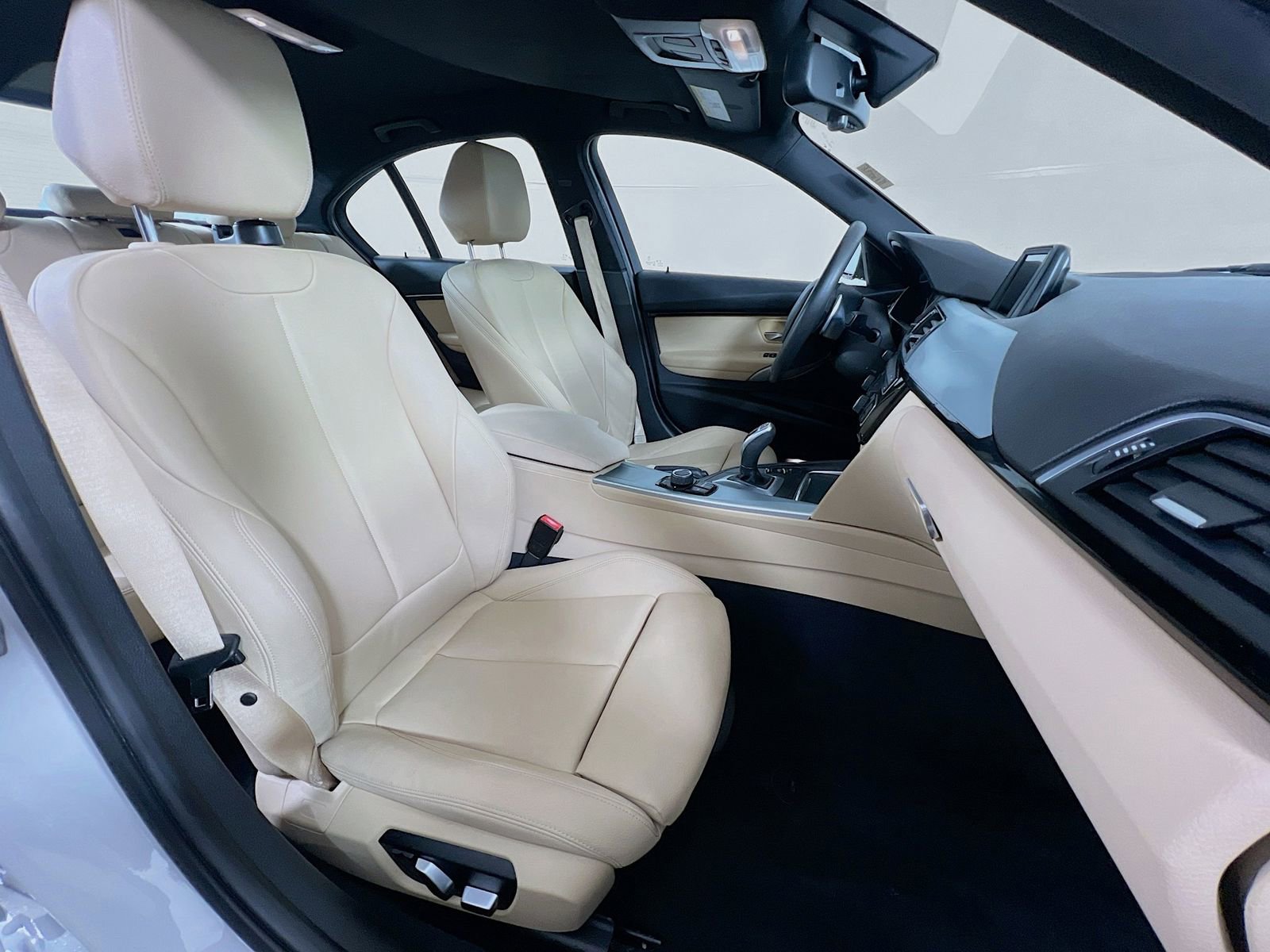 Used 2017 BMW 330i Sedan RWD image 25