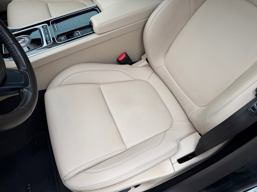 Used 2018 Jaguar XF Premium AWD/4WD image 14