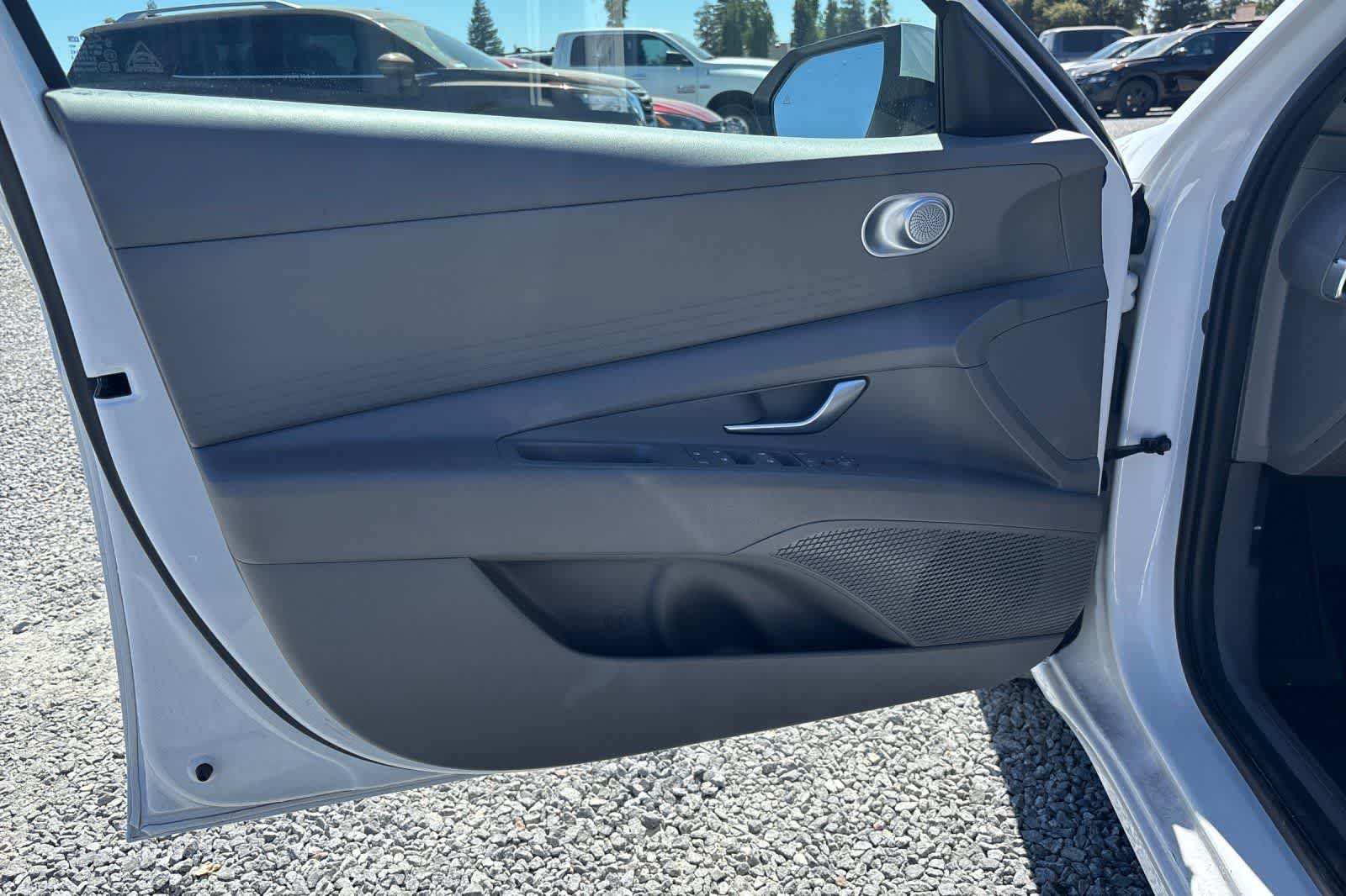 Used 2024 Hyundai Elantra SEL FWD image 15