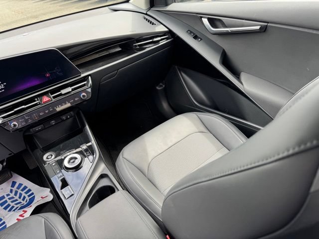 Certified 2024 Kia Niro Wind w/ Wind Preserve Package FWD image 11
