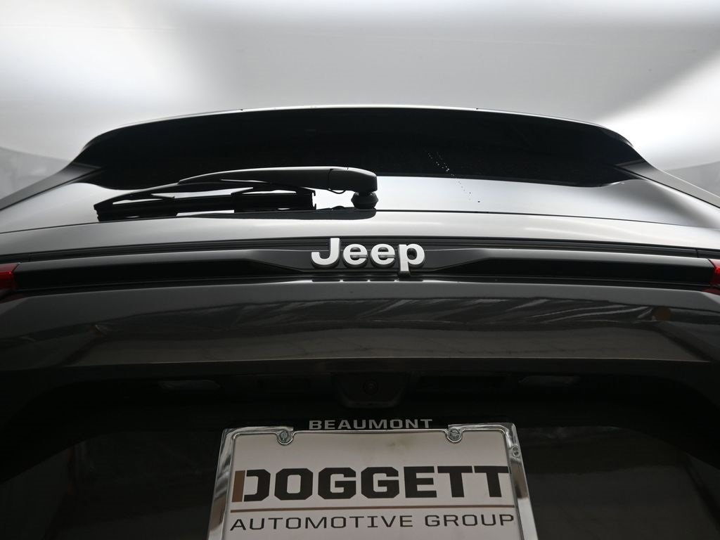 New 2025 Jeep Grand Cherokee Laredo w/ Luxury Tech Group I image 16