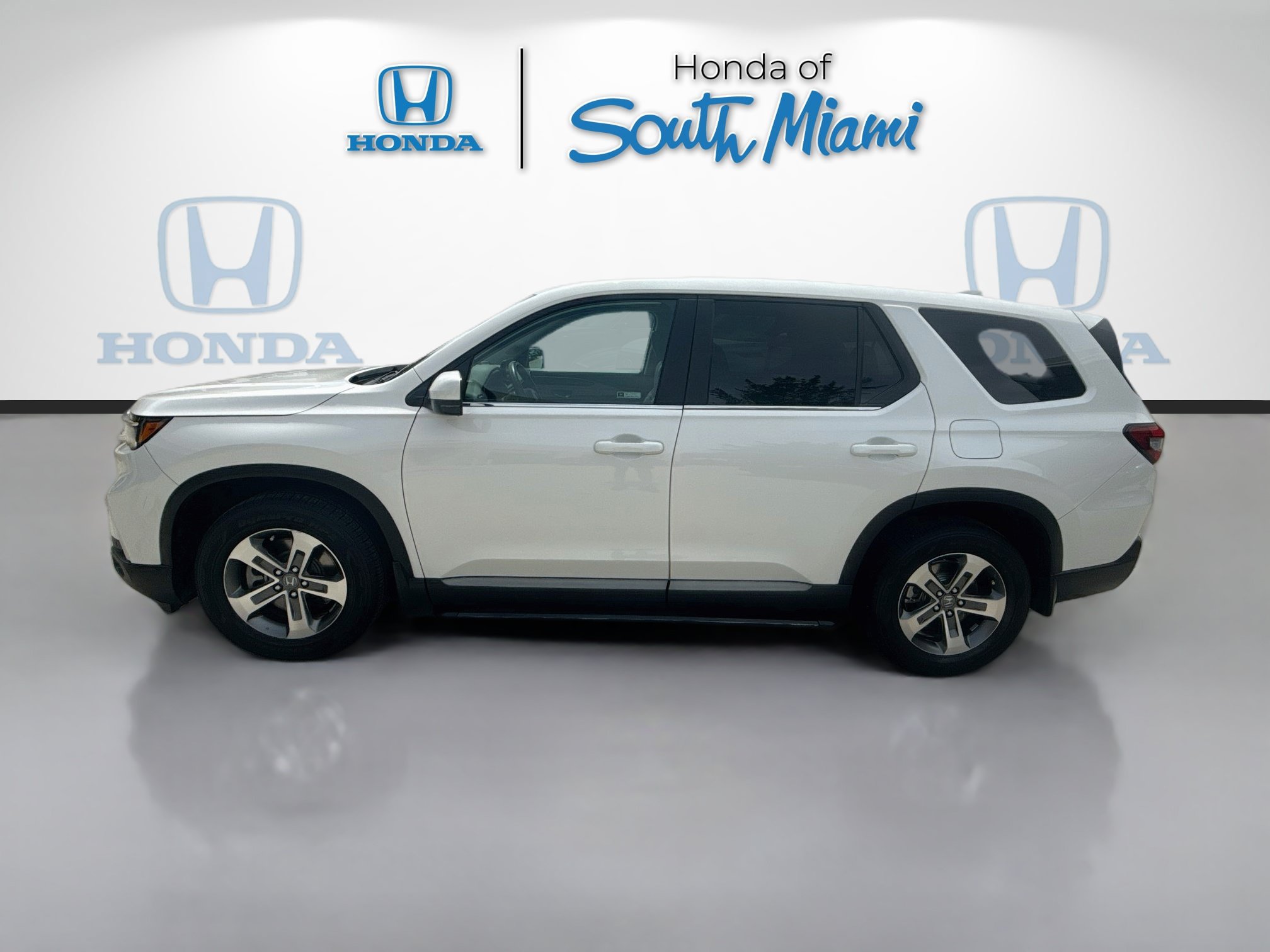 Certified 2025 Honda Pilot EX-L image 4