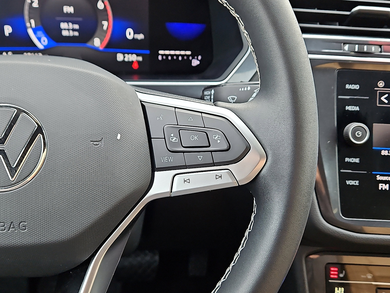 Certified 2022 Volkswagen Tiguan SE image 17