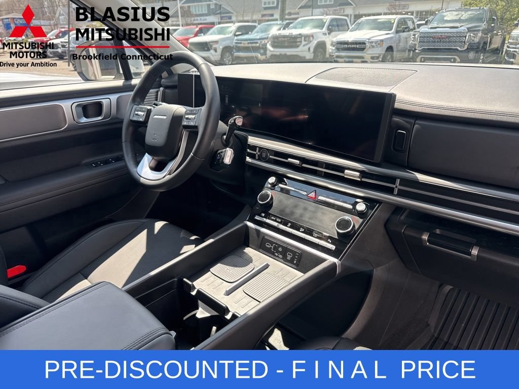 Used 2025 Hyundai Santa Fe SEL FWD image 41