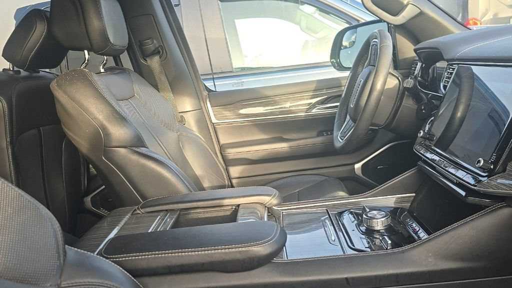 Used 2022 Jeep Wagoneer Series III w/ Flexible Seating Group AWD/4WD image 6