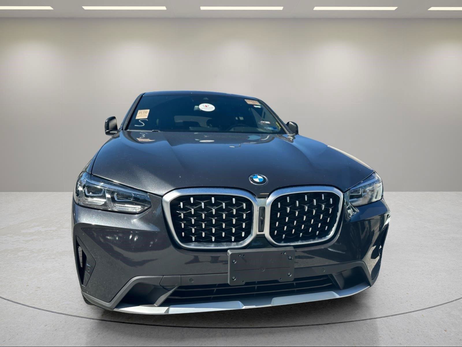 Used 2024 BMW X4 xDrive30i w/ Parking Assistance Package AWD/4WD image 4