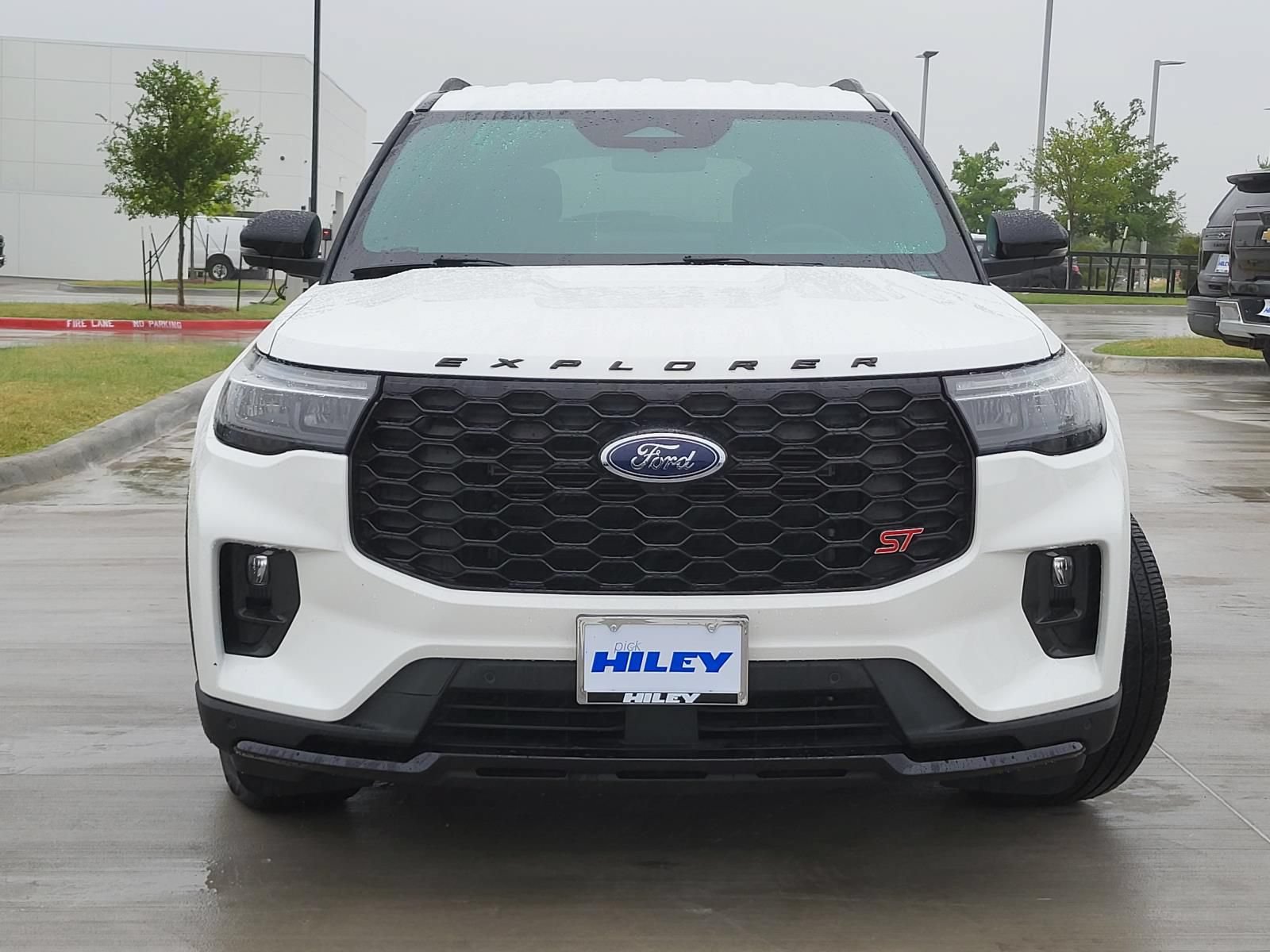 Used 2025 Ford Explorer ST AWD/4WD image 2