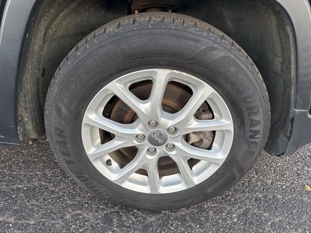 Used 2016 Jeep Cherokee Latitude image 12