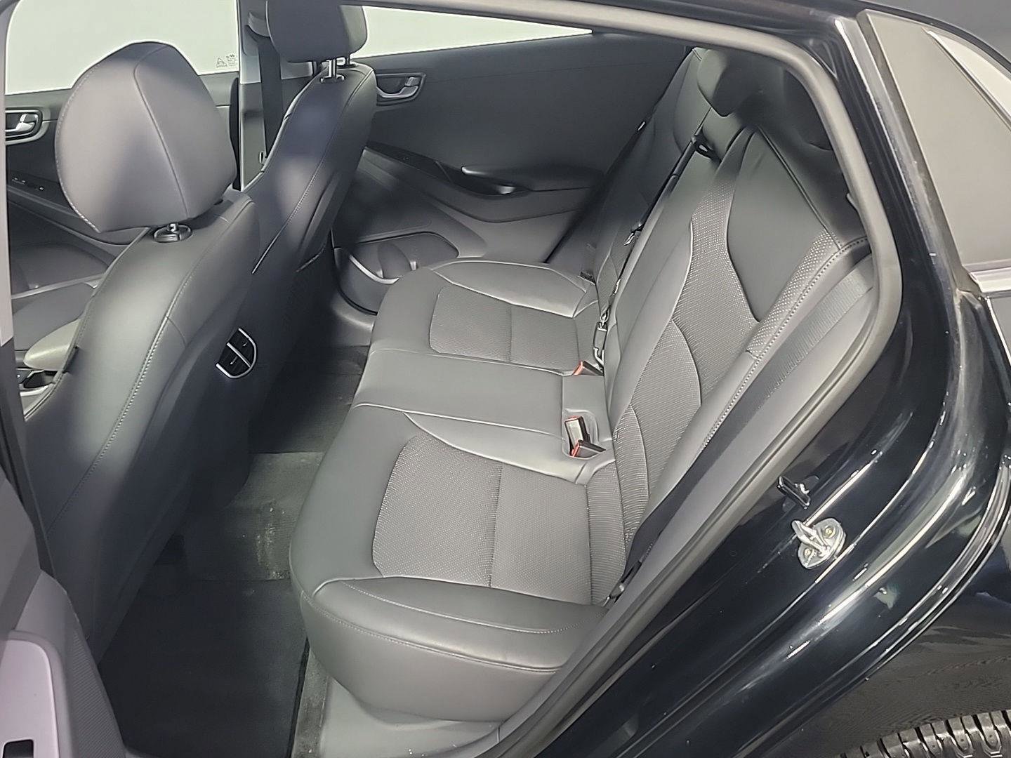 Used 2020 Hyundai Ioniq Limited image 15
