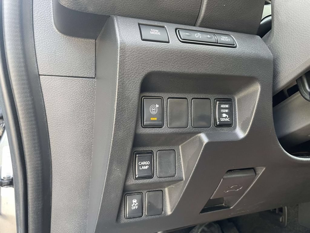 Used 2025 Nissan Frontier SV w/ SV Convenience Package RWD image 28