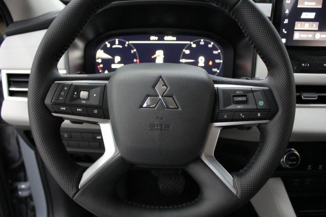 New 2026 Mitsubishi Outlander SE image 8