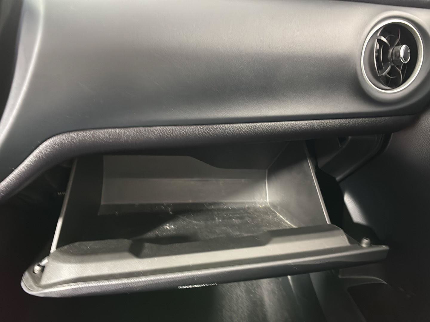 Used 2018 Toyota Corolla LE FWD image 34