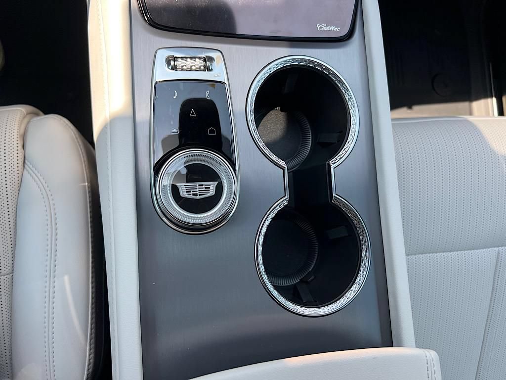 New 2026 Cadillac Vistiq Luxury w/ LPO, Floor Liner Package AWD/4WD image 21