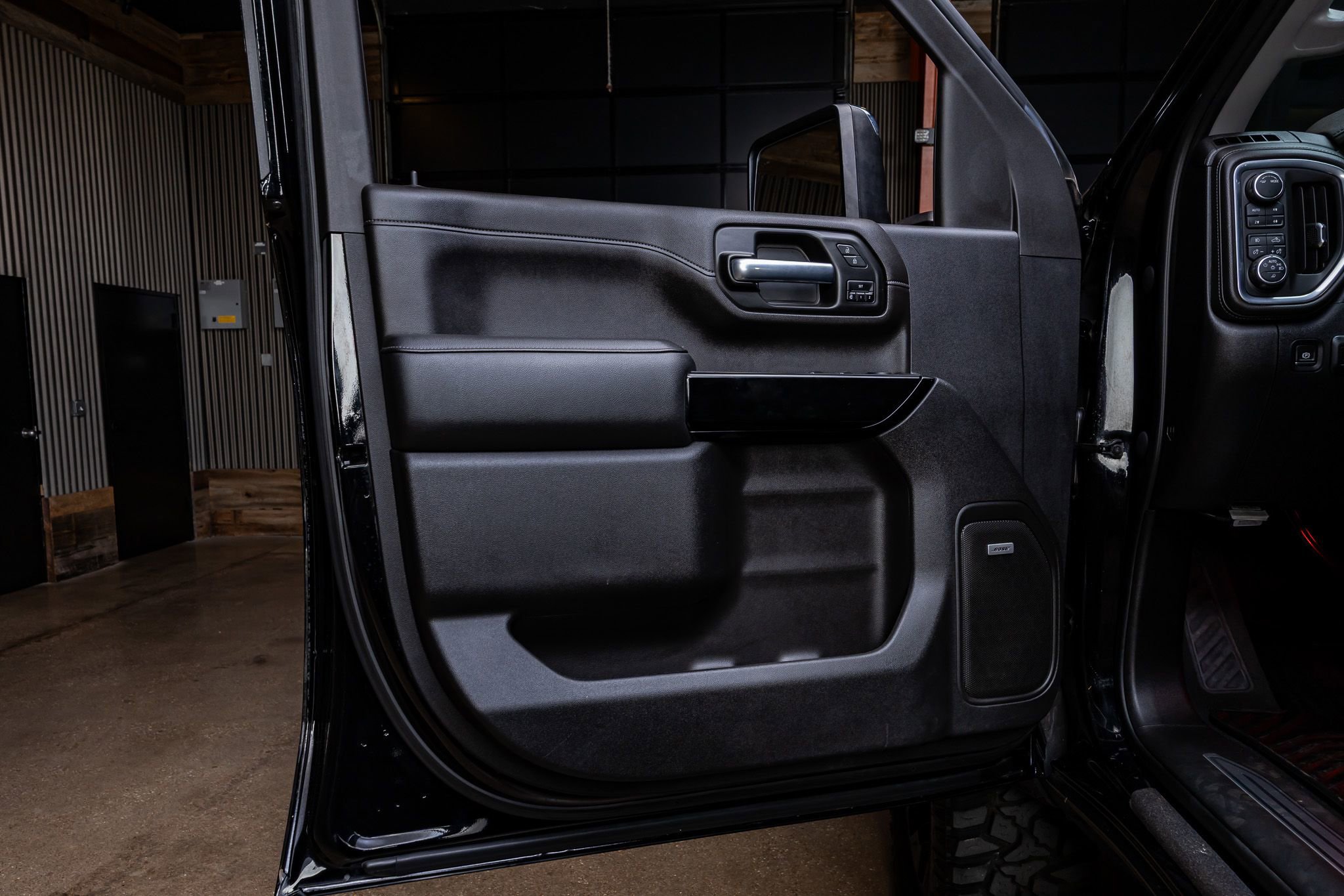 Used 2020 Chevrolet Silverado 2500 LTZ w/ LTZ Premium Package image 32