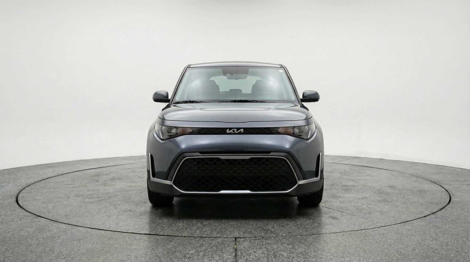 Used 2025 Kia Soul LX w/ LX Technology Package FWD image 2