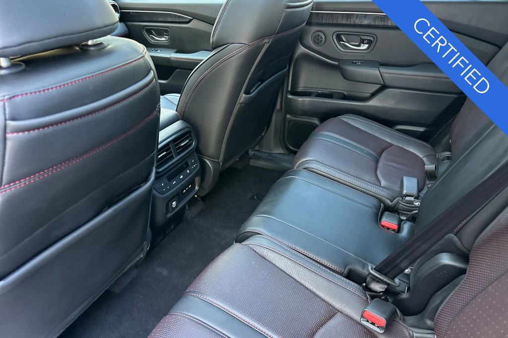 Certified 2025 Honda Pilot Black Edition image 13