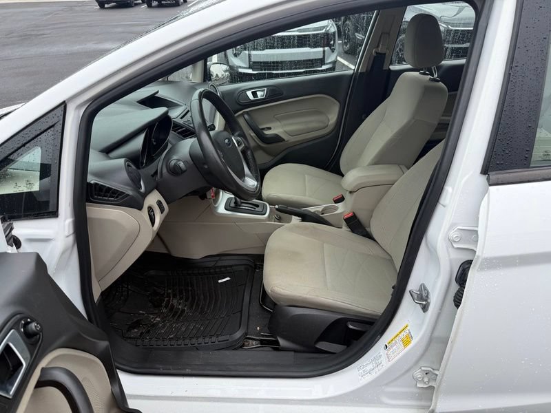 Used 2016 Ford Fiesta SE FWD image 9