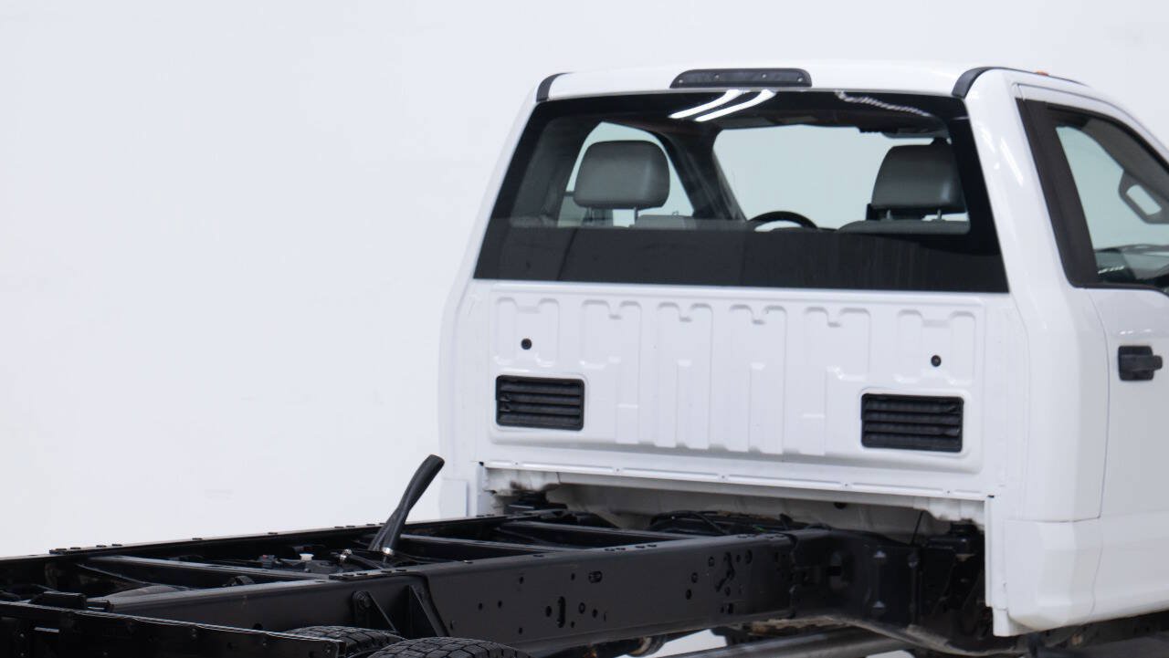 Used 2018 Ford F550 4x4 Regular Cab Super Duty image 16