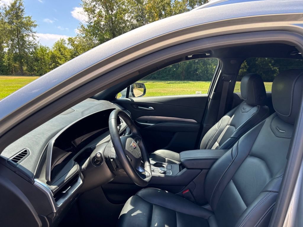 Used 2025 Cadillac XT4 Premium Luxury FWD image 13