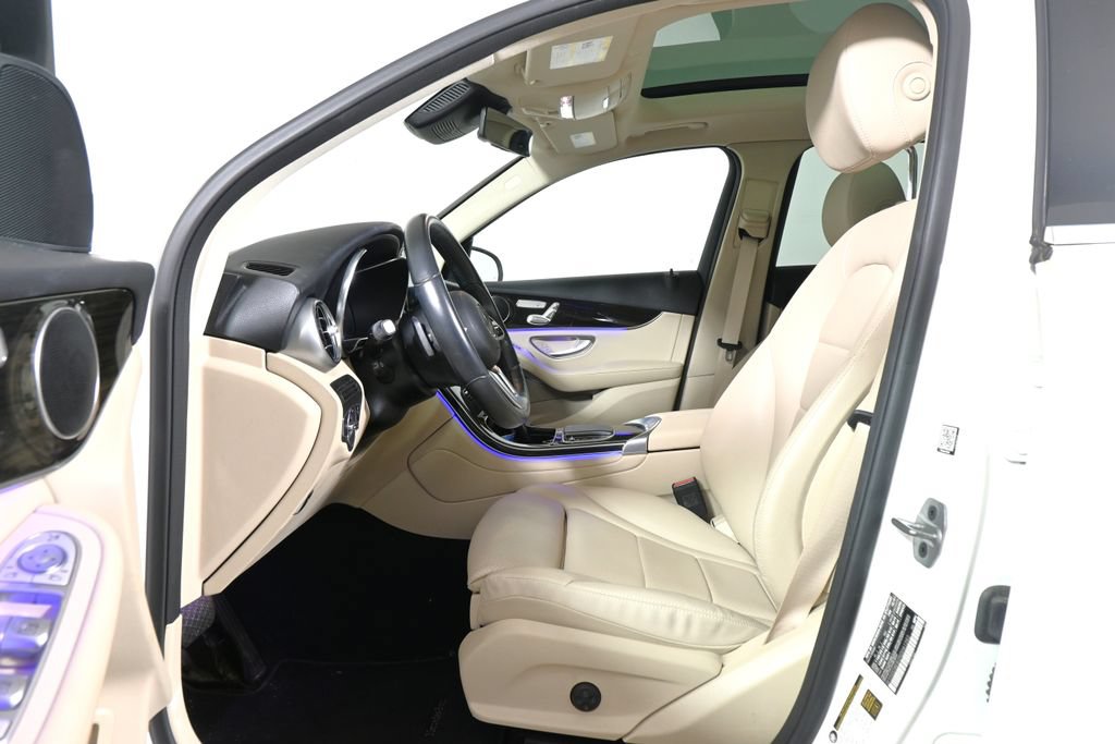 Certified 2022 Mercedes-Benz GLC 300 4MATIC image 3