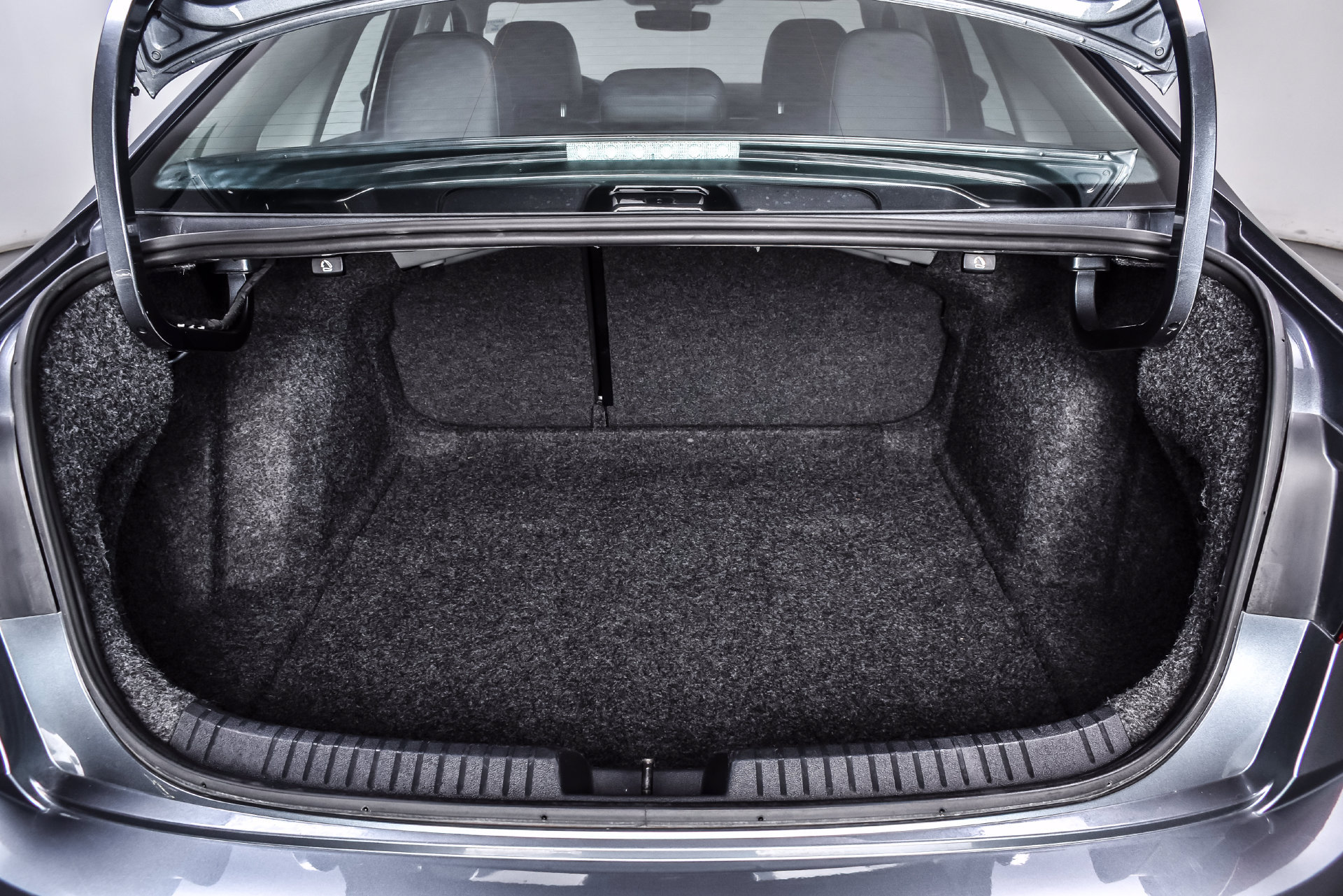 Used 2025 Volkswagen Jetta SE FWD image 11