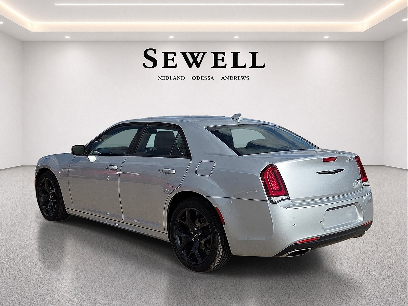 Used 2022 Chrysler 300 Touring L w/ Comfort Group RWD image 3