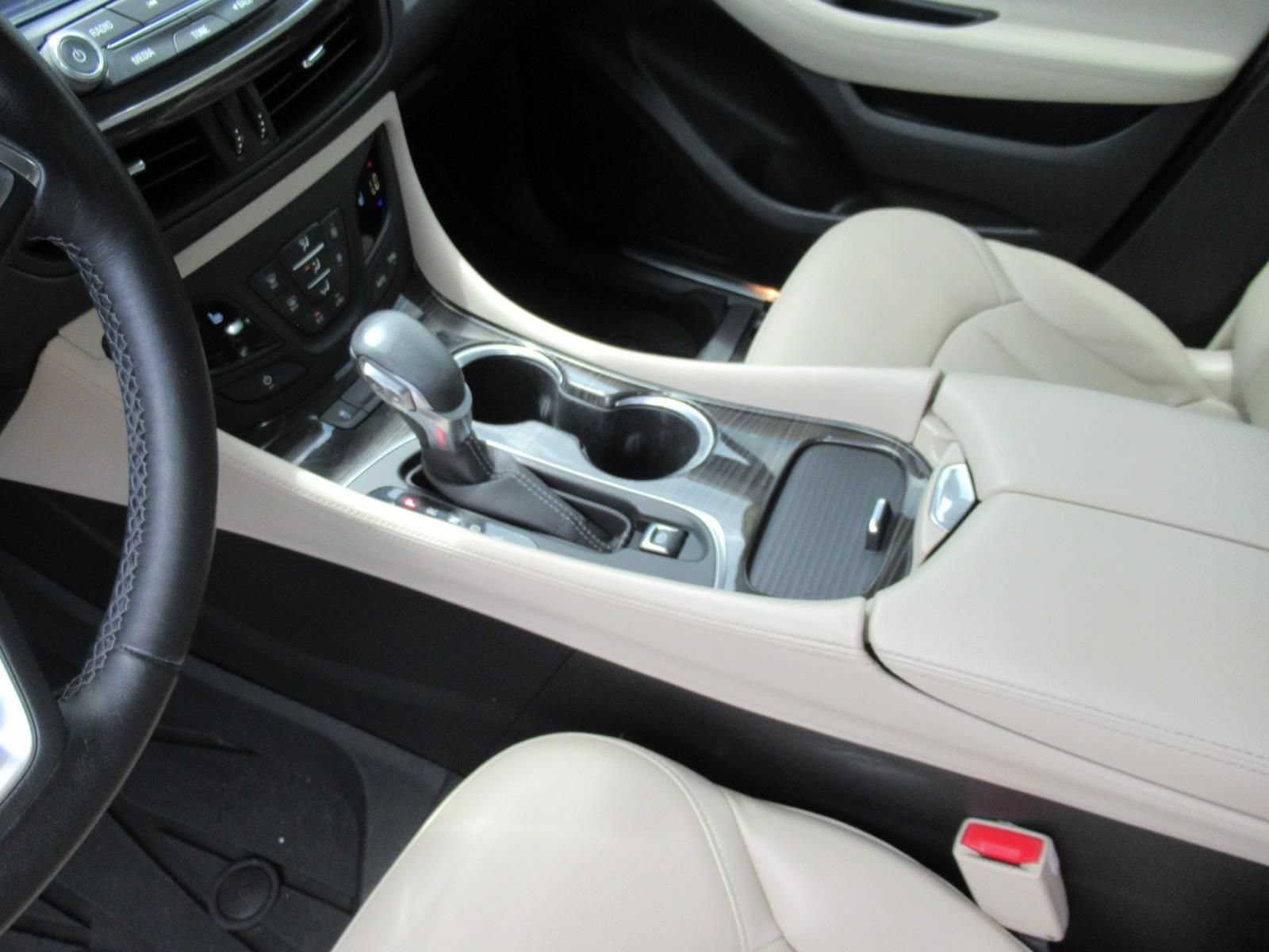 Used 2020 Buick Envision Essence FWD image 16