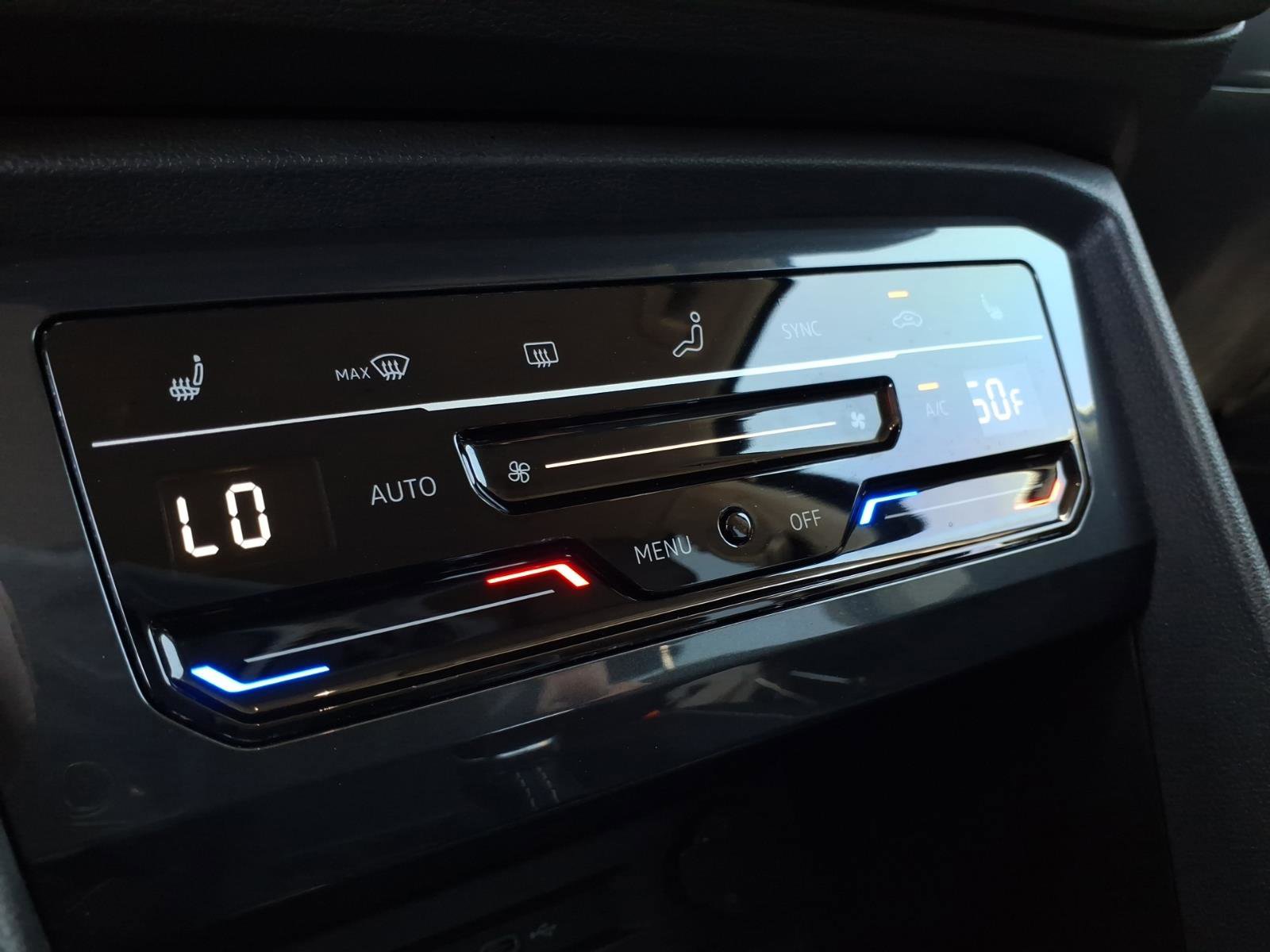 Certified 2022 Volkswagen Tiguan SE FWD image 29