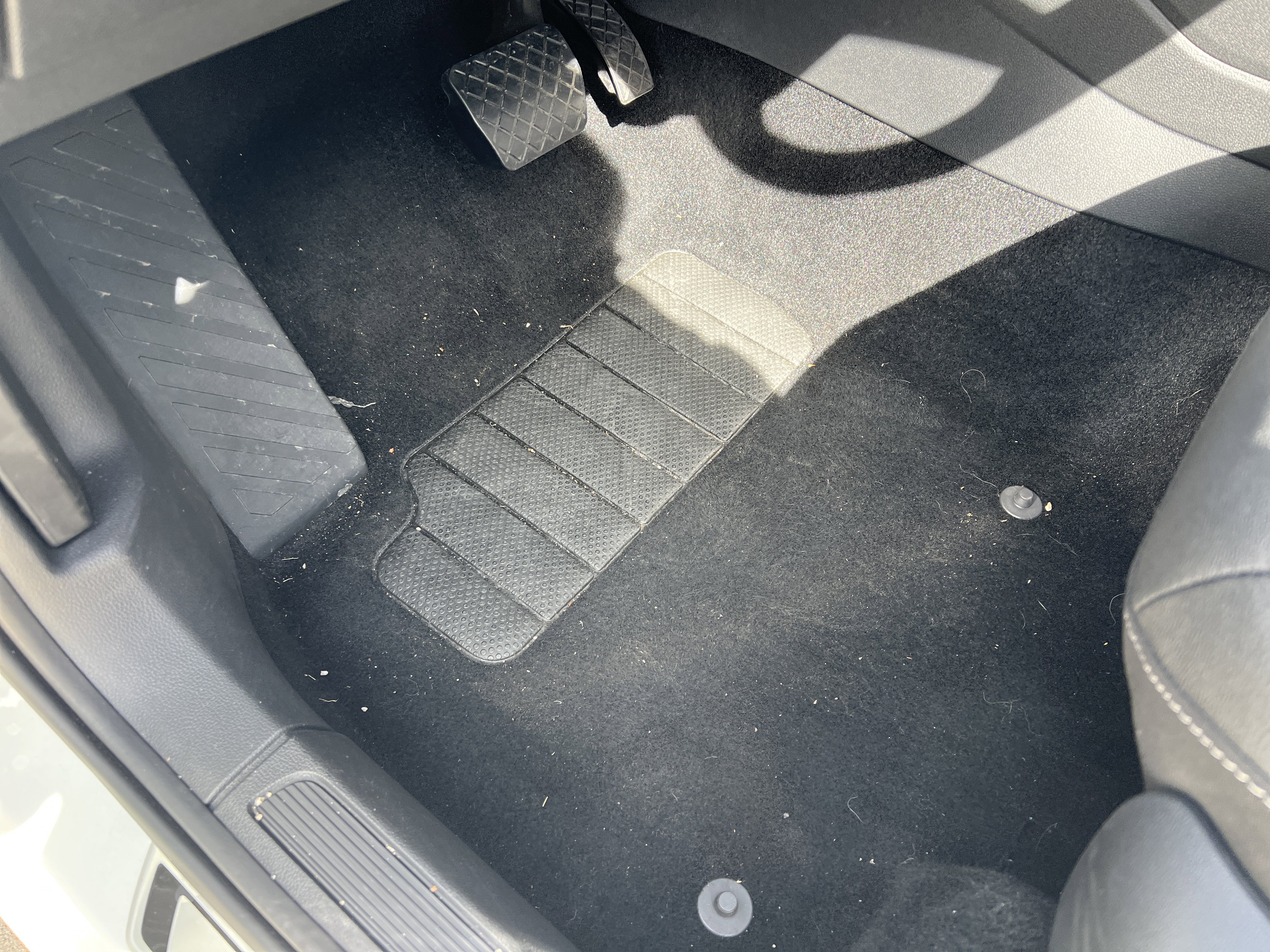 Certified 2025 Volkswagen Taos SE image 15