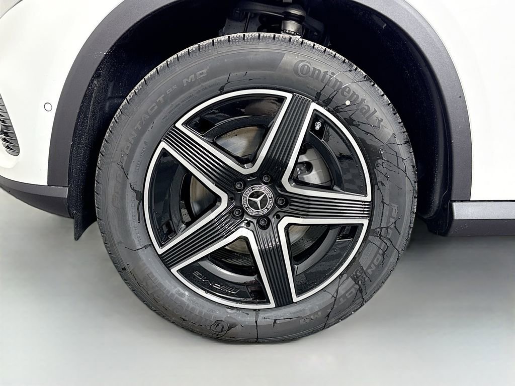 Used 2026 Mercedes-Benz GLC 300 4MATIC image 32