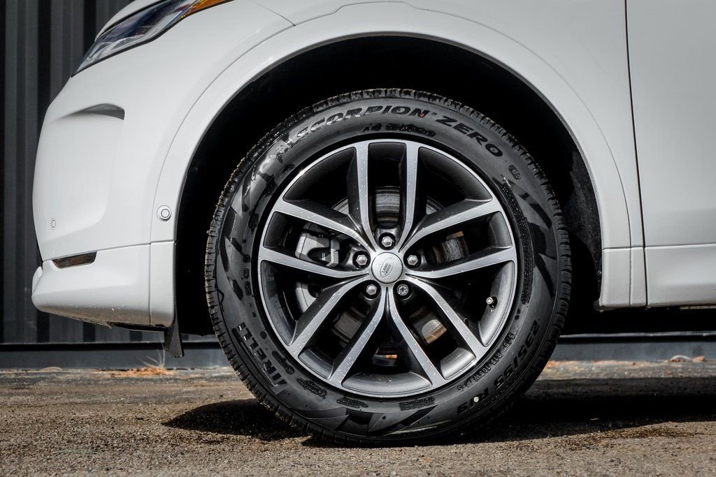 Used 2025 Land Rover Discovery Sport S image 4