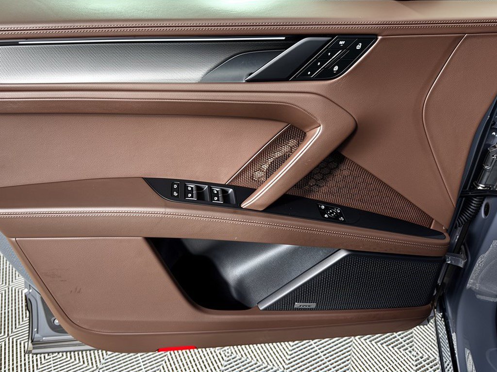 New 2026 Porsche Cayenne Electric AWD/4WD image 14
