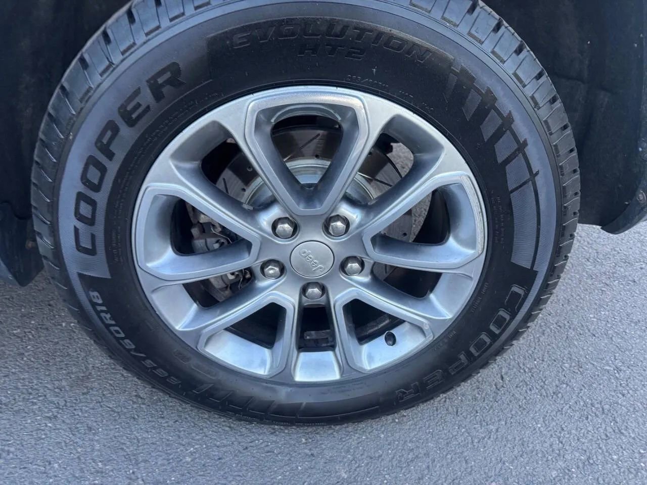 Used 2015 Jeep Grand Cherokee Limited image 24