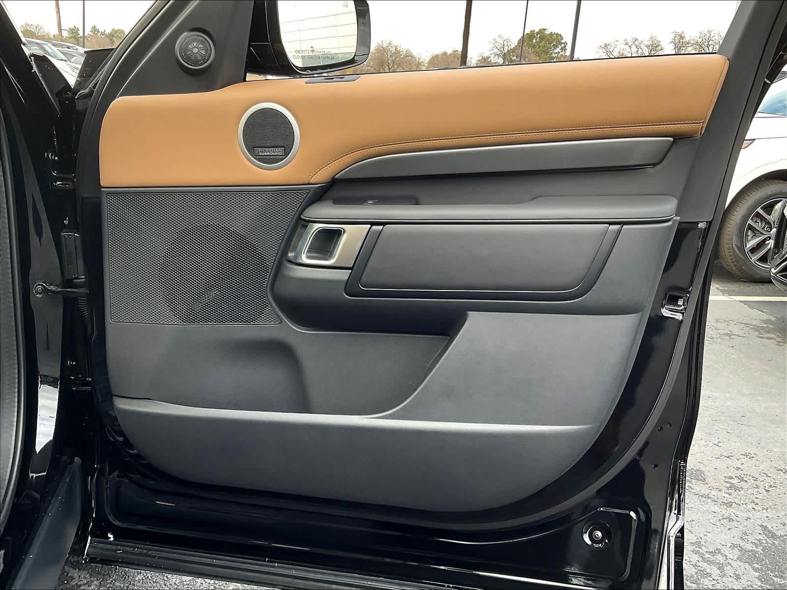 New 2025 Land Rover Discovery Metropolitan Edition AWD/4WD image 30