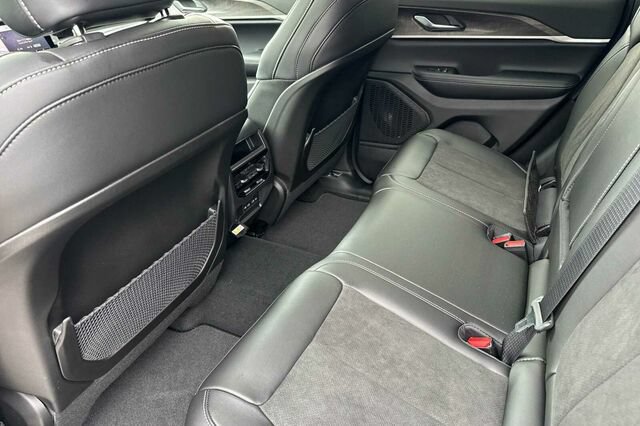 New 2026 Jeep Grand Cherokee Altitude AWD/4WD image 9