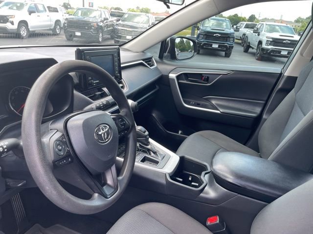 Used 2022 Toyota RAV4 LE image 5