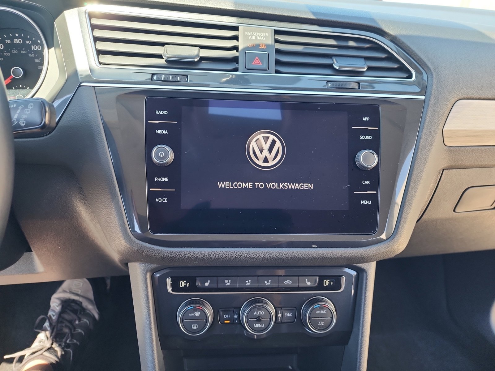 Used 2018 Volkswagen Tiguan S FWD image 28
