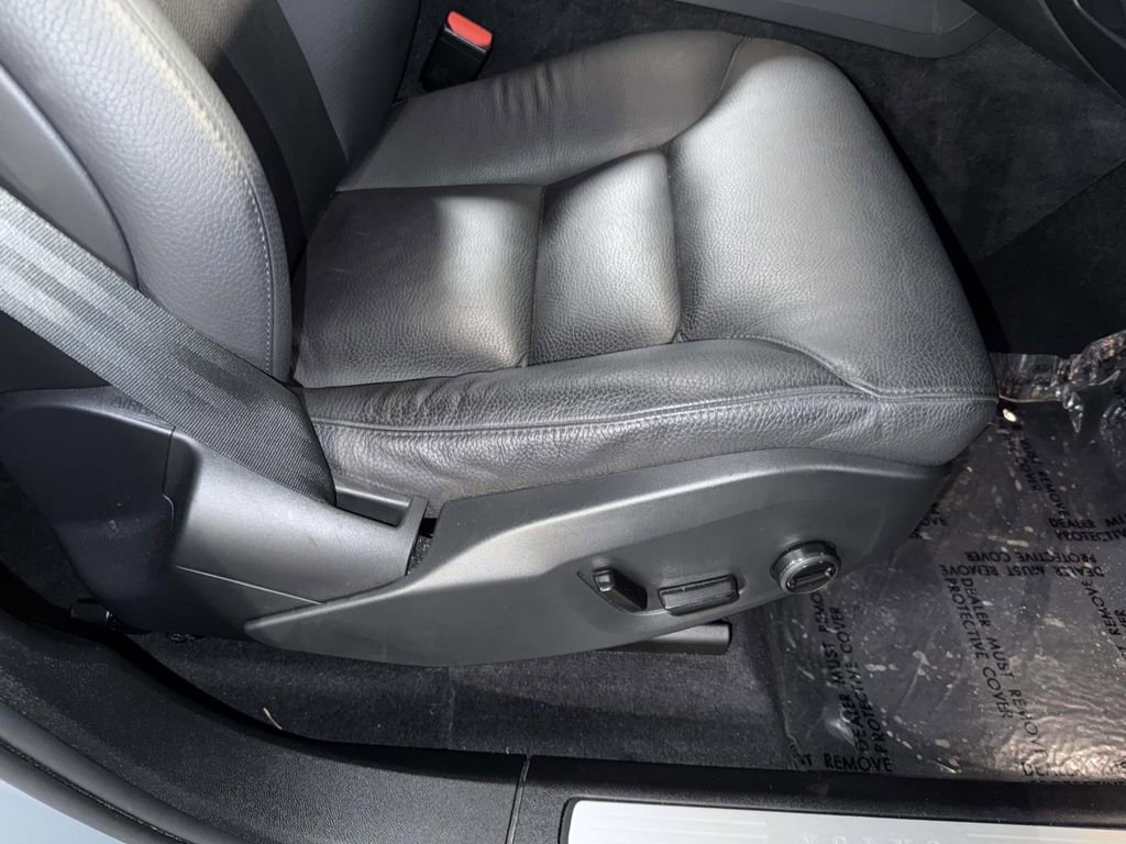 Used 2024 Volvo XC60 B5 Plus image 15