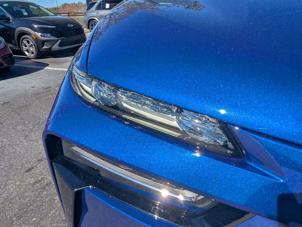 Used 2025 BMW X7 M60i w/ Executive Package image 22