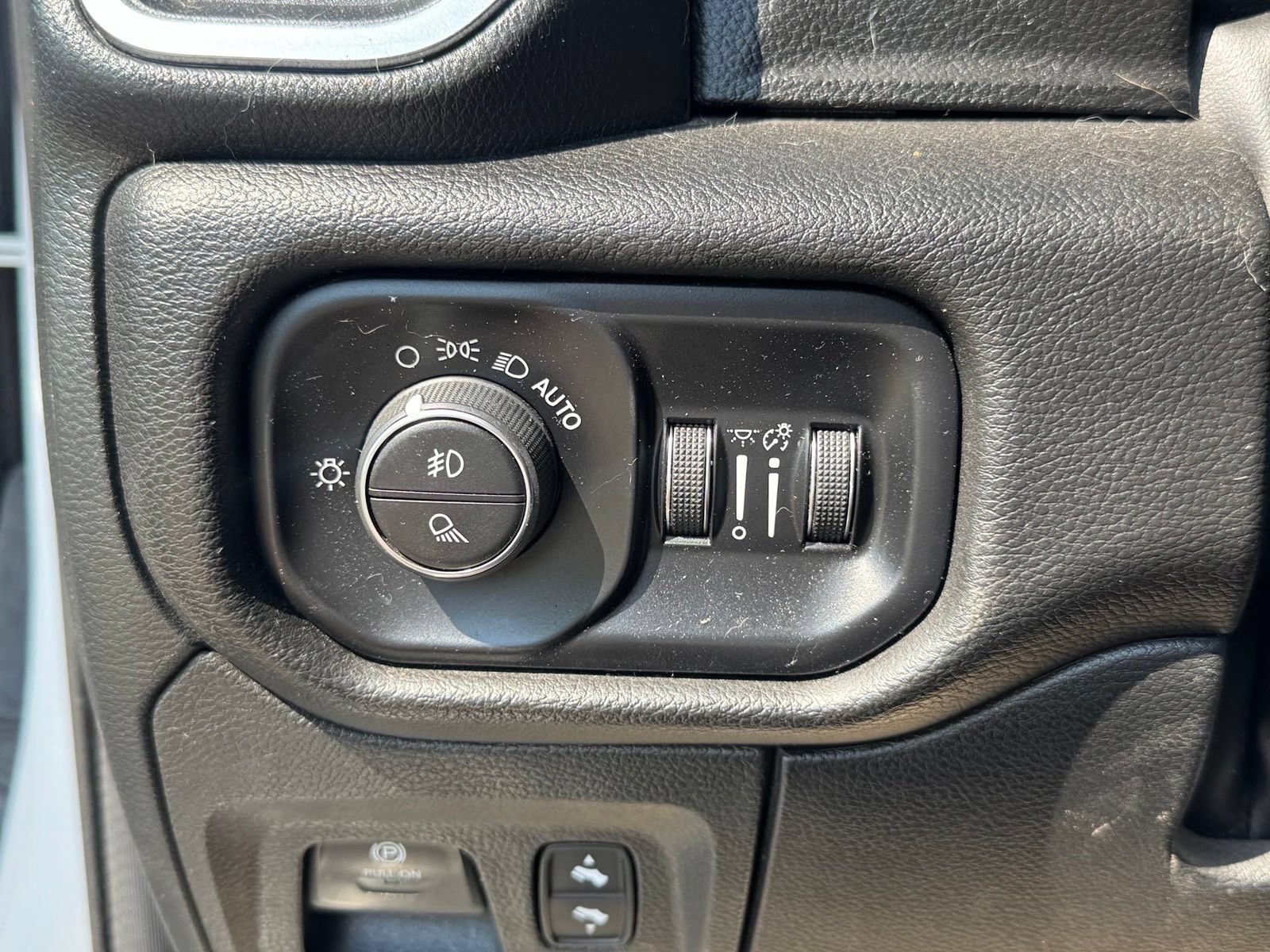 Used 2023 RAM 1500 Laramie AWD/4WD image 16