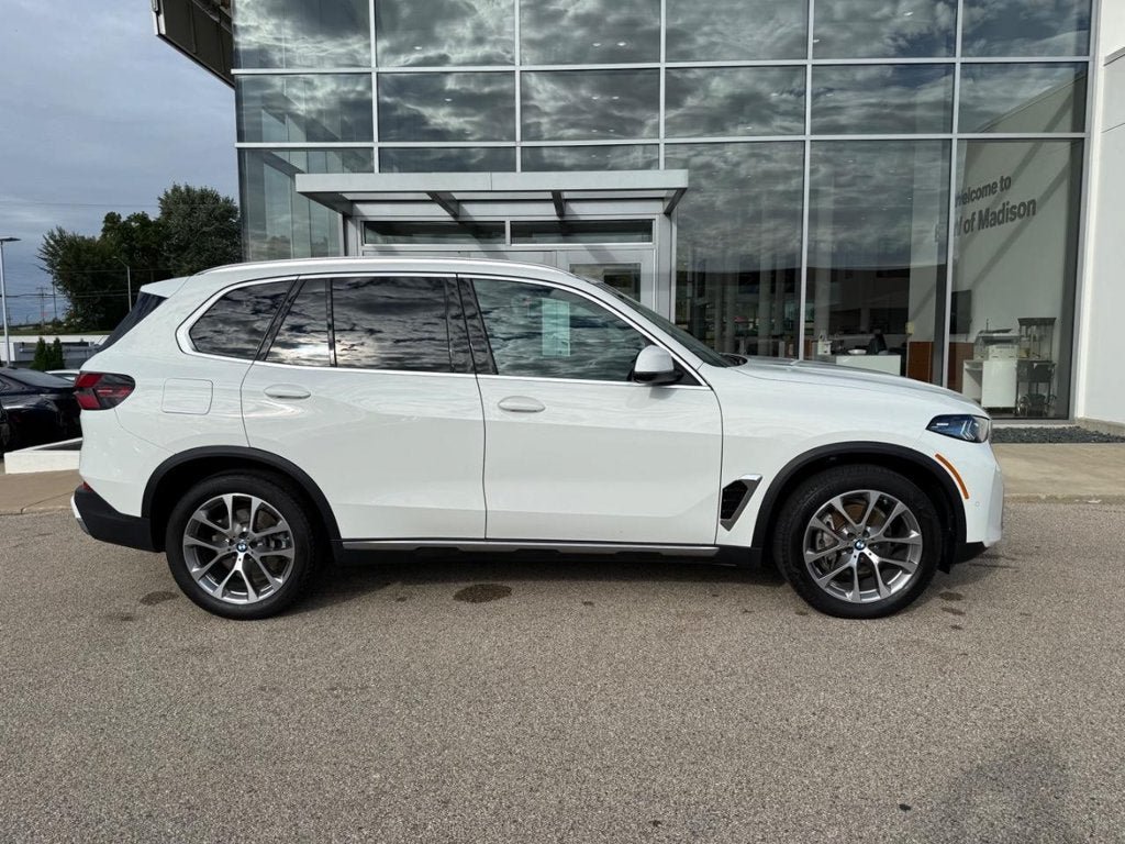 Used 2024 BMW X5 xDrive40i w/ Premium Package AWD/4WD image 2