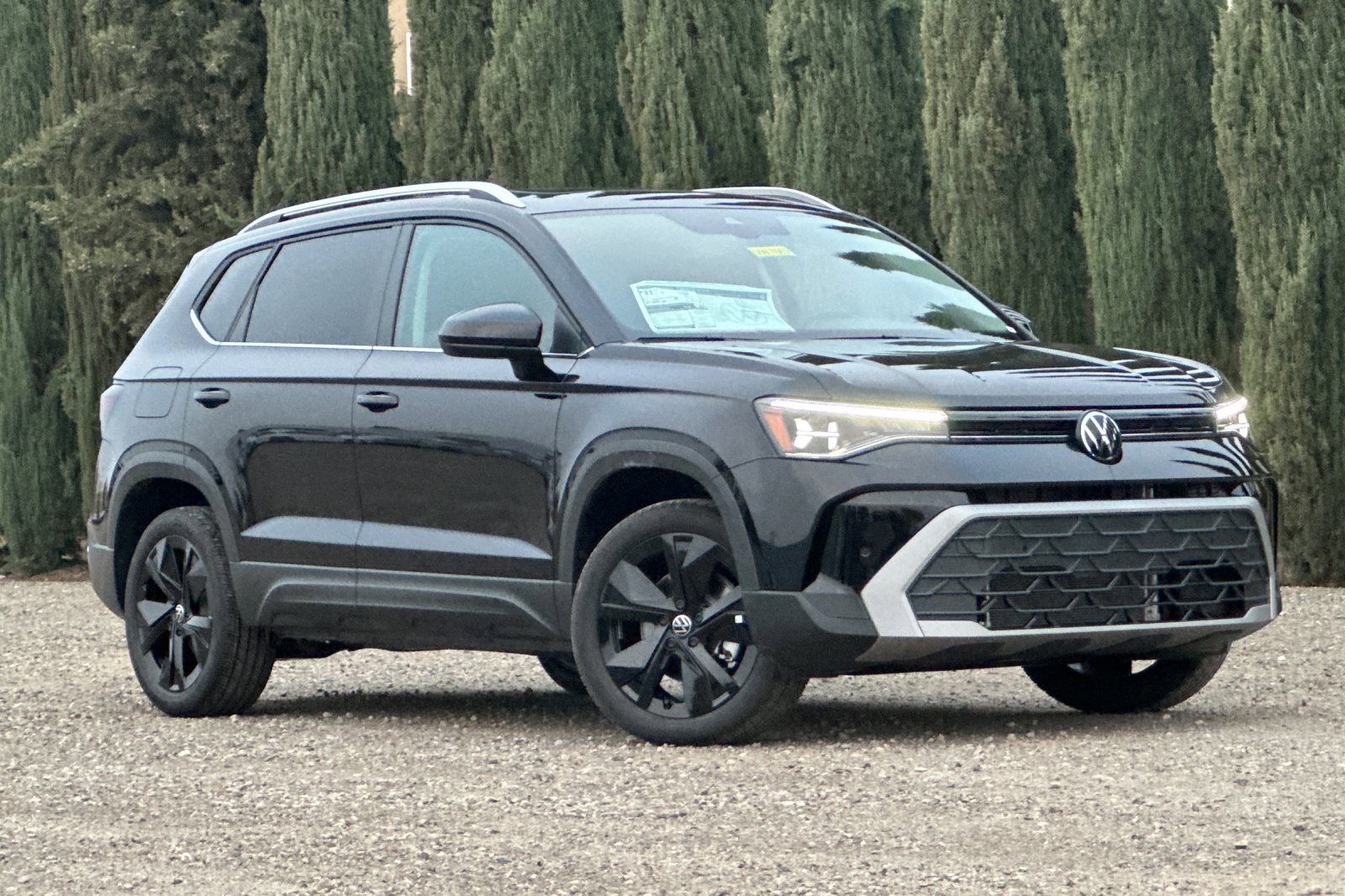 New 2026 Volkswagen Taos SE image 2