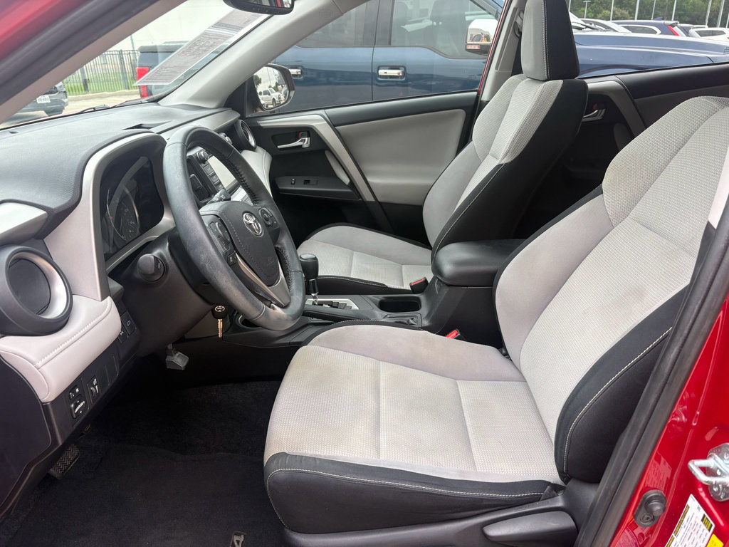 Used 2016 Toyota RAV4 XLE AWD/4WD image 10