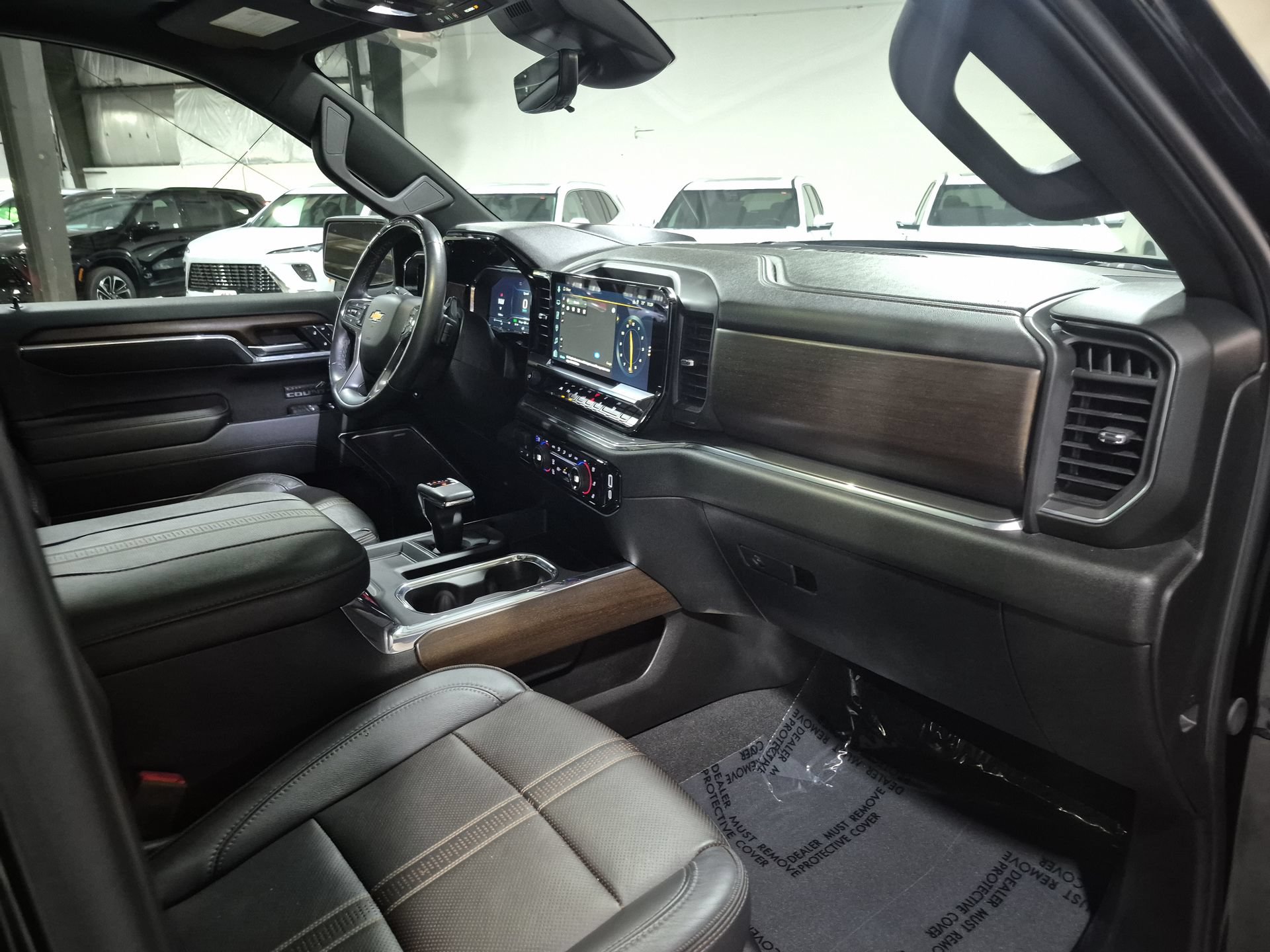 Used 2024 Chevrolet Silverado 1500 High Country w/ High Country Premium Package AWD/4WD image 31