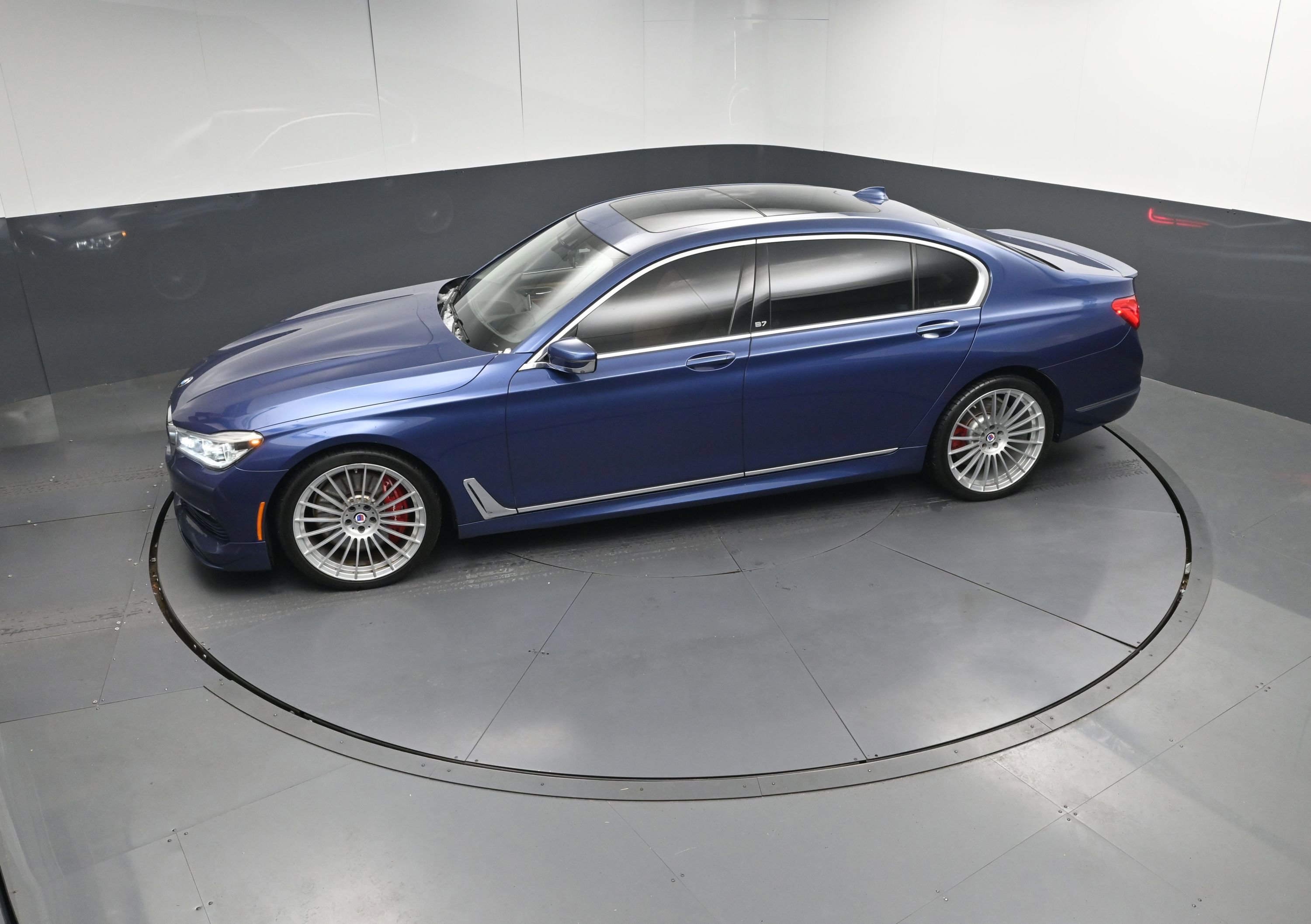 Used 2017 BMW 750i xDrive image 35